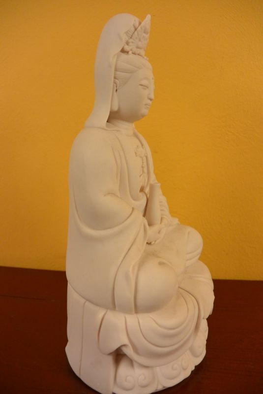 GuanYin in weissem Porzellan 5