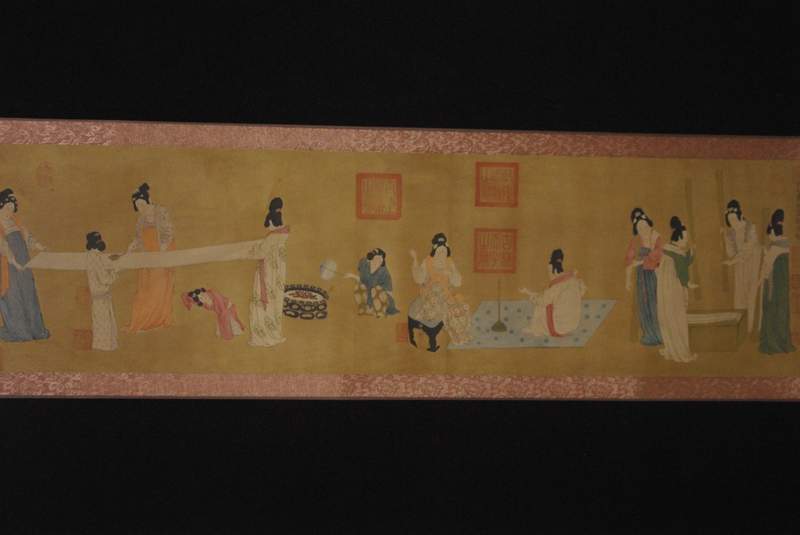 Hang Xuan Court Ladies Preparing Newly-Woven Silk 1