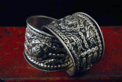 Ethnische Armbänder Tiere und Blumen
