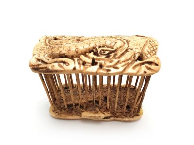 Grillenkäfige aus Knochen Drache