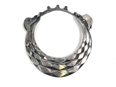 Grosser deko Schmuck der Miao Minderheit Chinas