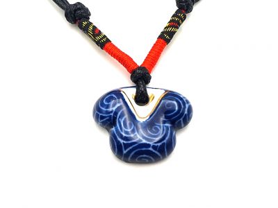 Pendentif en Céramique Kimono Bleu Pendentif en Céramique Kimono Bleu