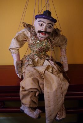 Ancienne grande Marionnette Birmane Vêtement en soie