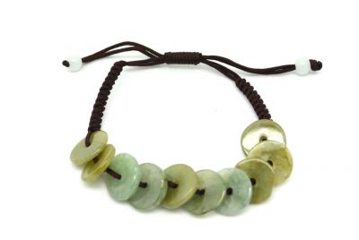 Petit Bracelet en Jade monté sur une corde de coton Petit Bracelet en Jade monté sur une corde de coton