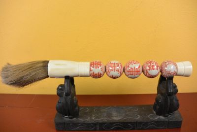 Pinceau de Calligraphie Chinoise en porcelaine Rouge et Blanc