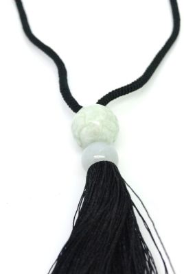 Collier avec son Pendentif en Jade Boule et Pompon