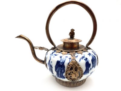 Théière Chinoise en porcelaine Blanche et Bleue Théière Chinoise en porcelaine Blanche et Bleue