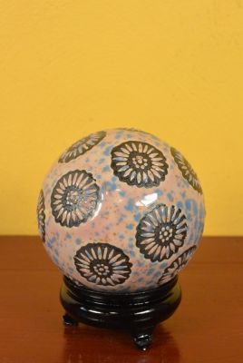 Boule Chinoise en Porcelaine avec Support Rose