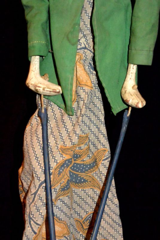 Click thumbnail to enlarge and hover over the picture to zoom Indonesian Puppet Wayang Golek Menak 3
