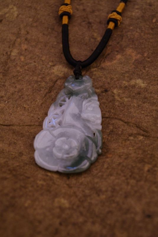 Jade Anhänger Blume 5