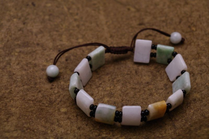 Jade-Armband mit eckigen Perlen 2