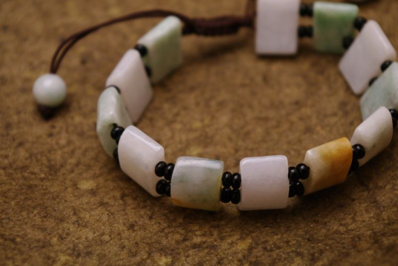 Jade-Armband mit eckigen Perlen 3