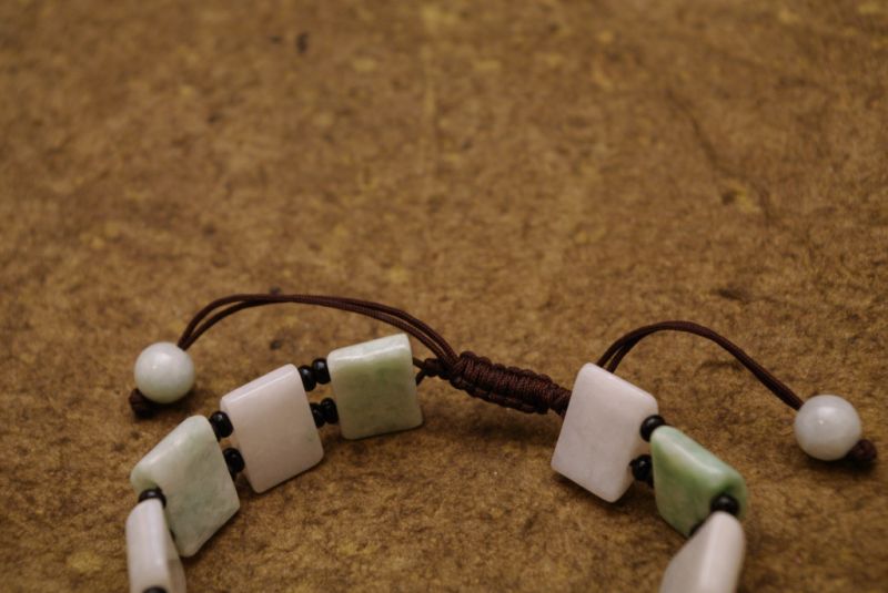 Jade-Armband mit eckigen Perlen 4