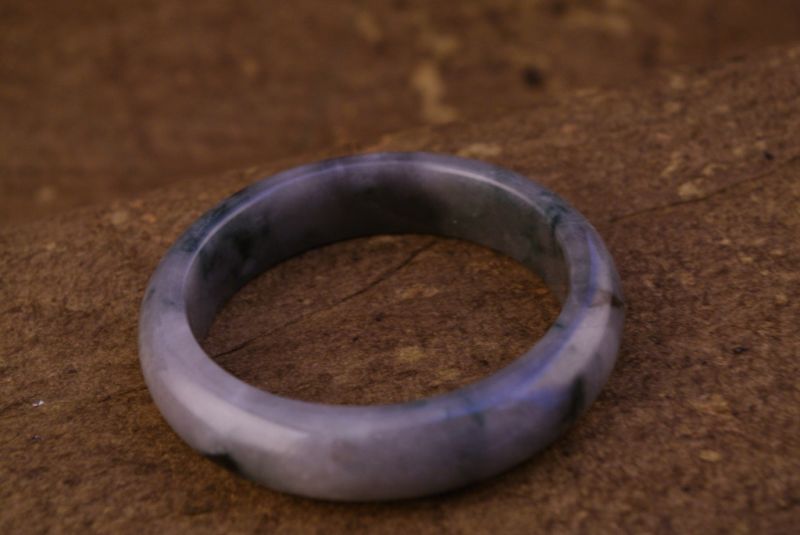 Jade Armreif grau mit Flecken 2