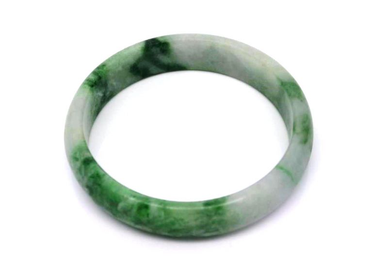 Jade Armreif Weiss mit Grünflächen 3