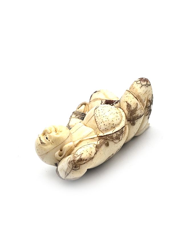 Japanese Netsuké in Bone - Buddha resting 3