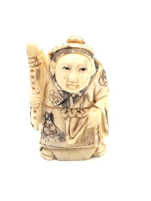 Japanese Netsuké in Bone - The village guardian 1