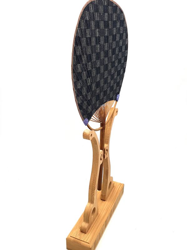 Japanischer Fan - Uchiwa - Holz und Stoff - Schwarze und graue Fliesen 3