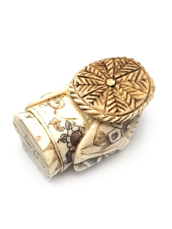 Japanischer Netsuké aus Knochen - Der Reisfeldbauer 3