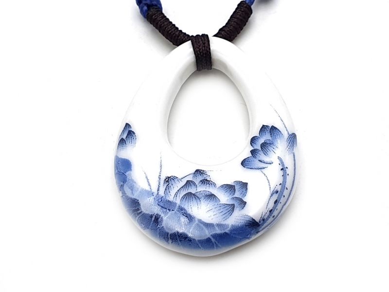 Joyería Cerámica Colección Blanco y Azul - Collar - China - Flores de loto 2