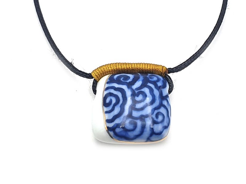 Joyería de cerámica Colección Heaven Collar Nube tibetana - Cuadrado 1