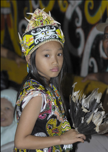 Jeune fille de la minorité chinoise Dayak