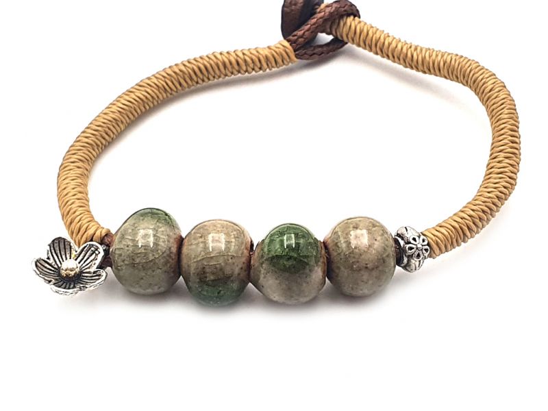 Keramik- / Porzellanschmuck - Kleines Armband - 4 Perlen + 1 Blume 2