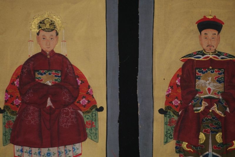 Kleine Chinesische Ahnenportraits Bordeauxrot 2