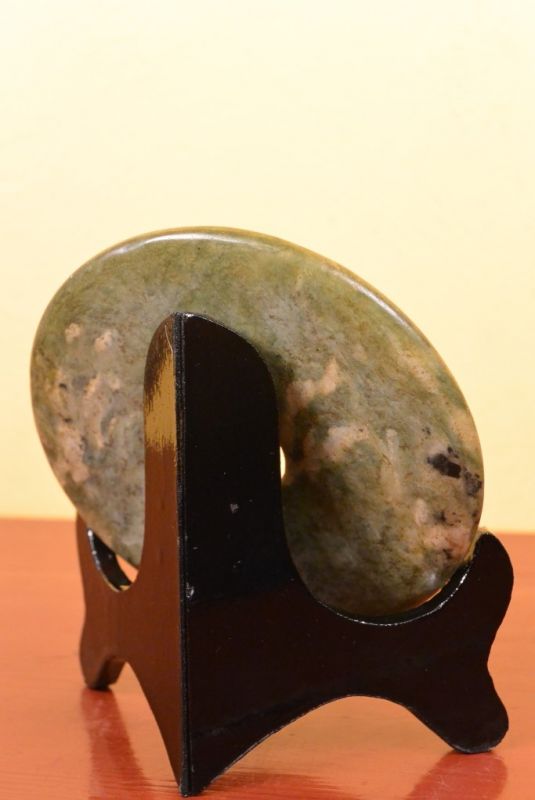 Kleine Chinesische Bi-Scheibe mit Holzständer Grün 5
