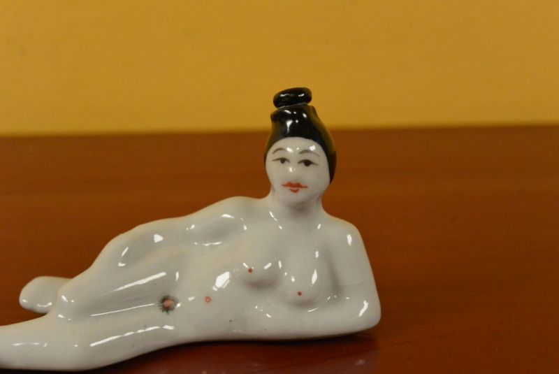 Kleine Erotische Schnupftabakflasche Nackte Frau 2 2
