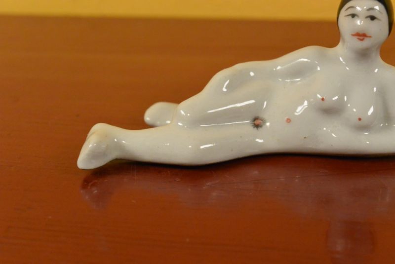 Kleine Erotische Schnupftabakflasche Nackte Frau 2 3