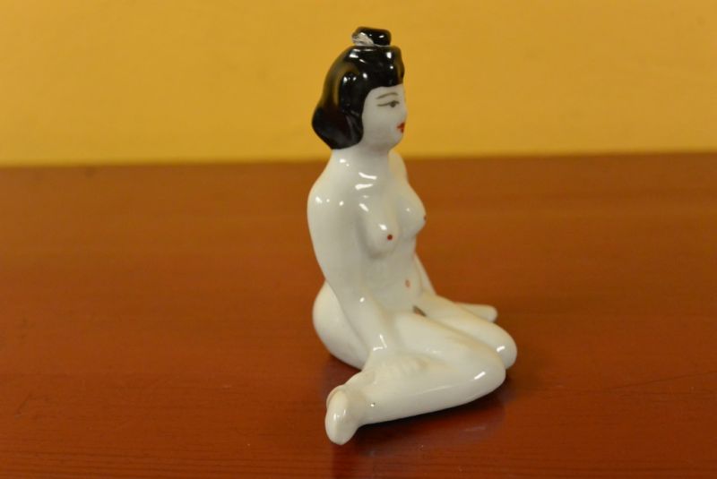 Kleine Erotische Schnupftabakflasche Nackte Frau 3