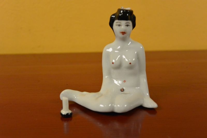 Kleine Erotische Schnupftabakflasche Nackte Frau 5