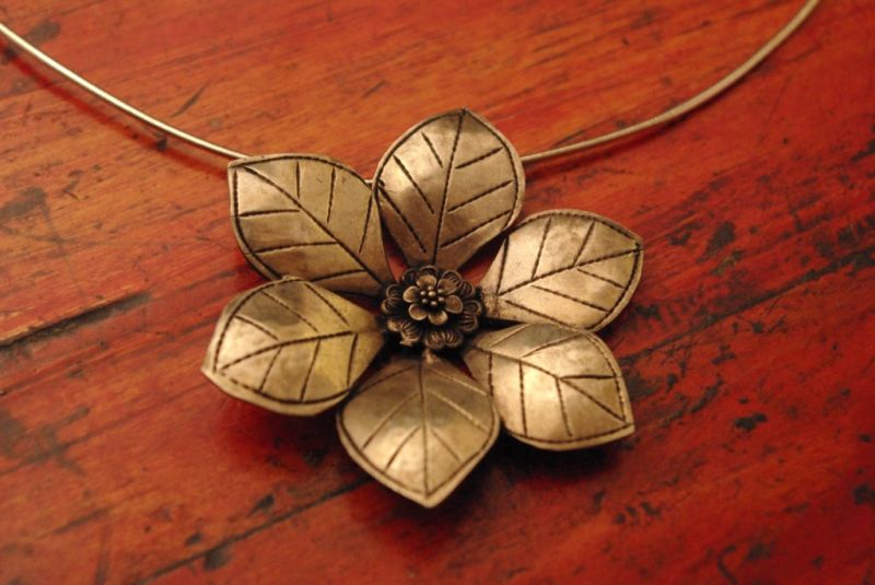 Kleine Halskette Gross Blume 4