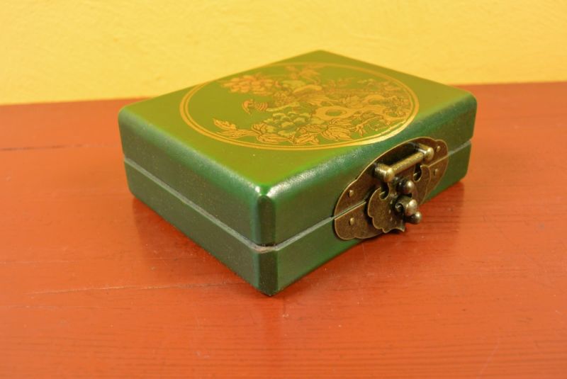 Kleiner Chinese Box Grün mit einem Vogel und Abakus 5