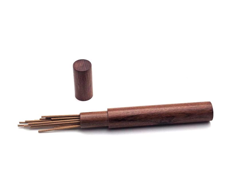 Kleiner Rosenholz-Räucherstäbchenhalter – ideal zum TransportDemander à ChatGPT