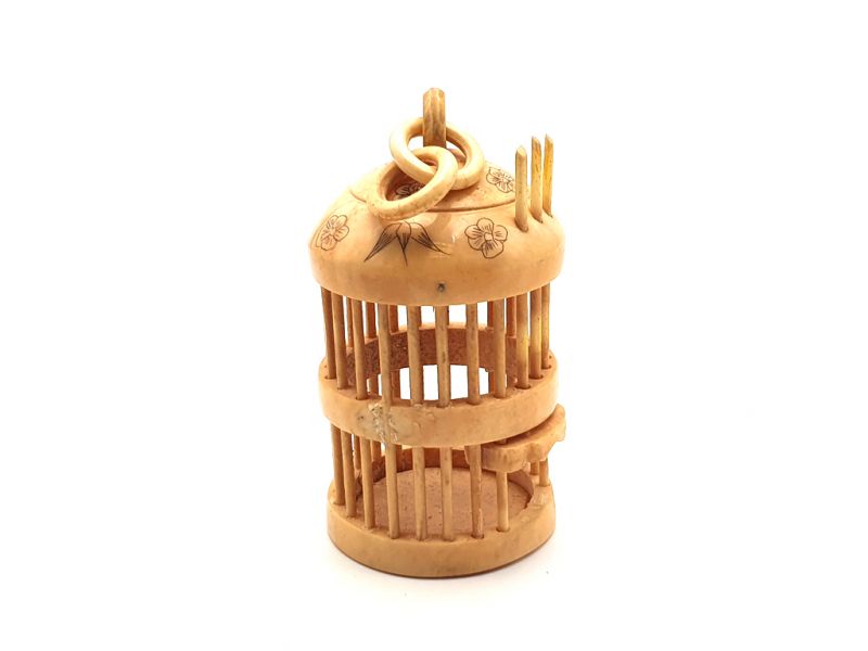 Kleiner runder Grillenkäfig aus Knochen 2