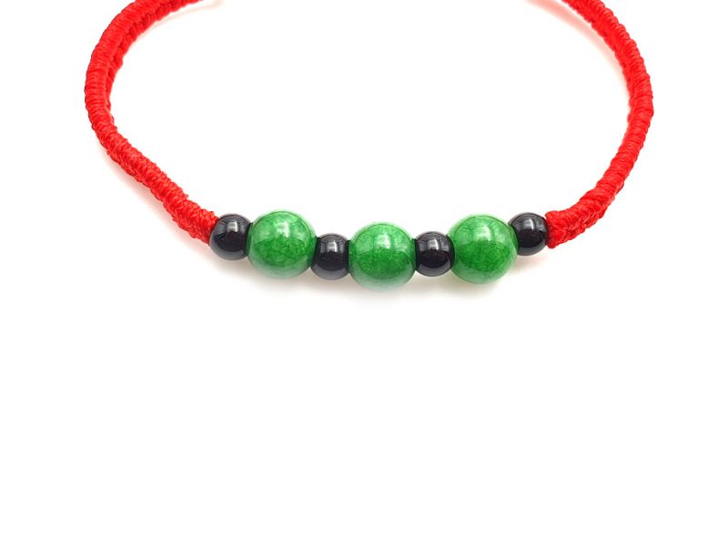 Kleines Jade Armband 3 Jadeperlen - Rote Schnur 2
