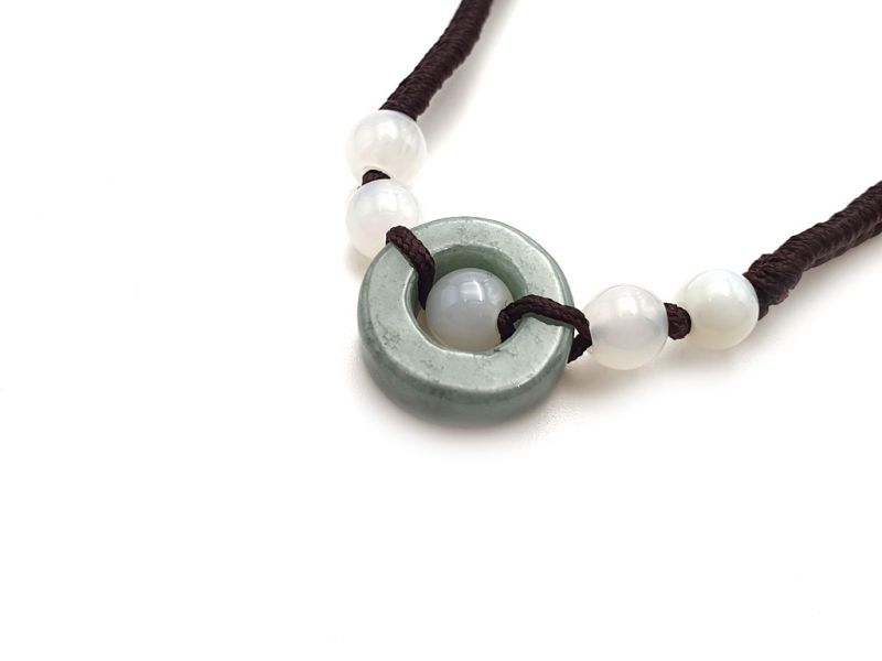Kleines Jade Armband Jadescheibe und Perle - braune Schnur 2