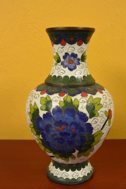 Large Vase in Cloisonné White Flower 1
