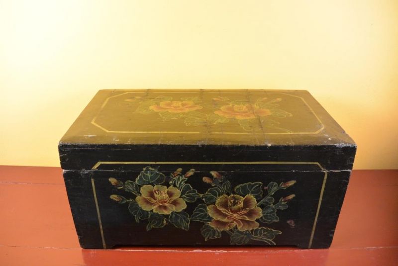 Mao era Old Chinese Chest - Flowers 1