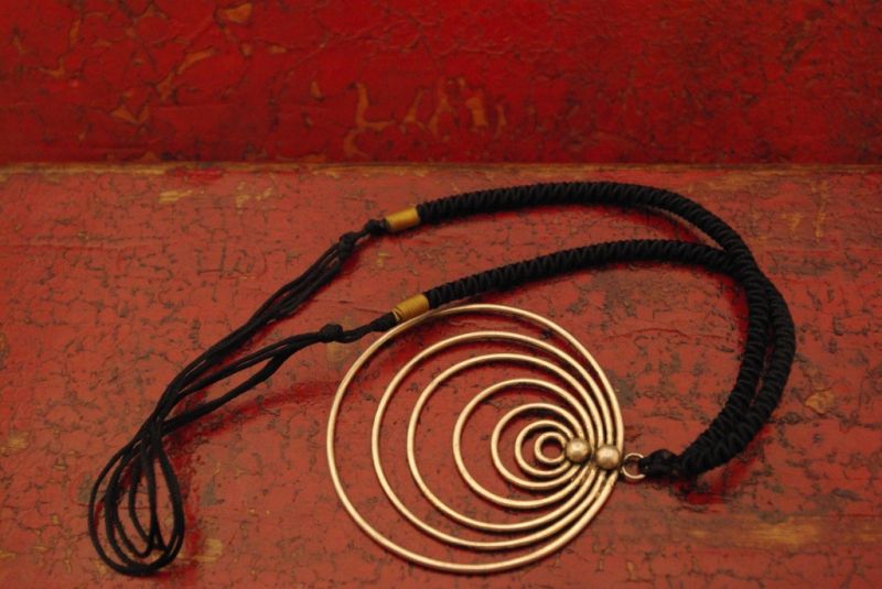 Miao Anhänger und Ketten 7 feine Spiralen 5