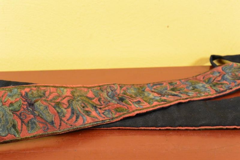 Miao Gürtel - Stickerei - Dunkelrot 3