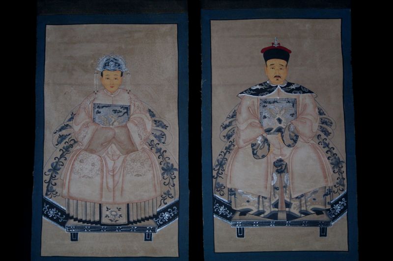 Ming Pequeña Pareja de ancestros Chinos Pintura color marfil 1