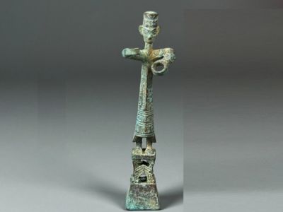 Mini SanXingDui Stehende Figur aus patiniertem Kupfer – 7 cm Mini SanXingDui Stehende Figur aus patiniertem Kupfer – 7 cm