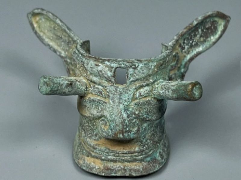 Mini statue SanXingDui Masque aux yeux proéminents en cuivre patiné – 2.8x5.2cm