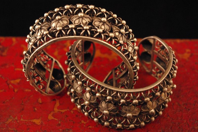 Modern Ethnic Armband mit Blumen 5