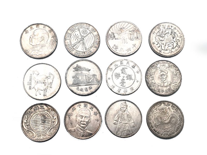 Moneda china antigua - Siglo XX - Varios - Dragón, caras de caracteres chinos... 4