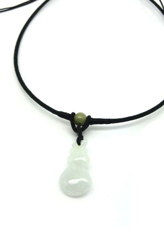Necklace with Small Jade pendant Wu Lou White 1