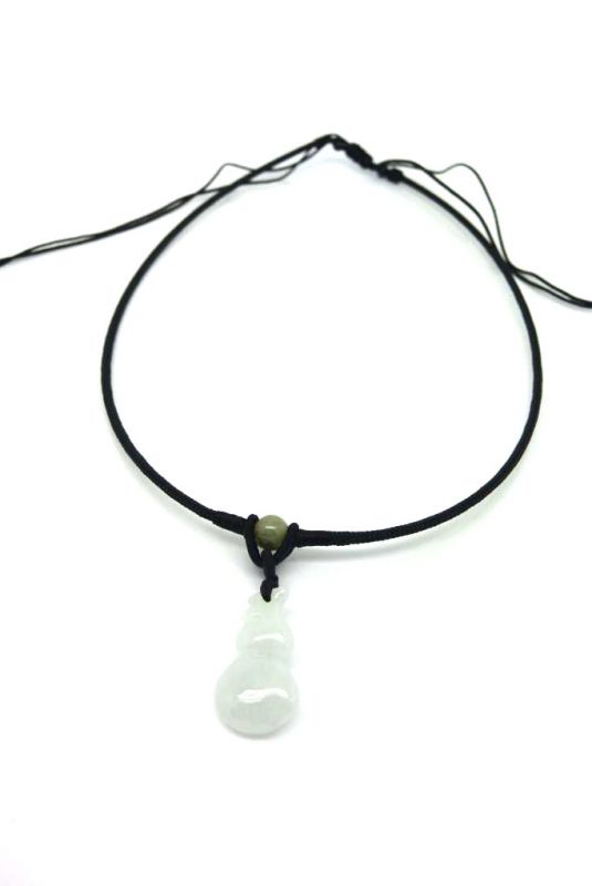 Necklace with Small Jade pendant Wu Lou White 2